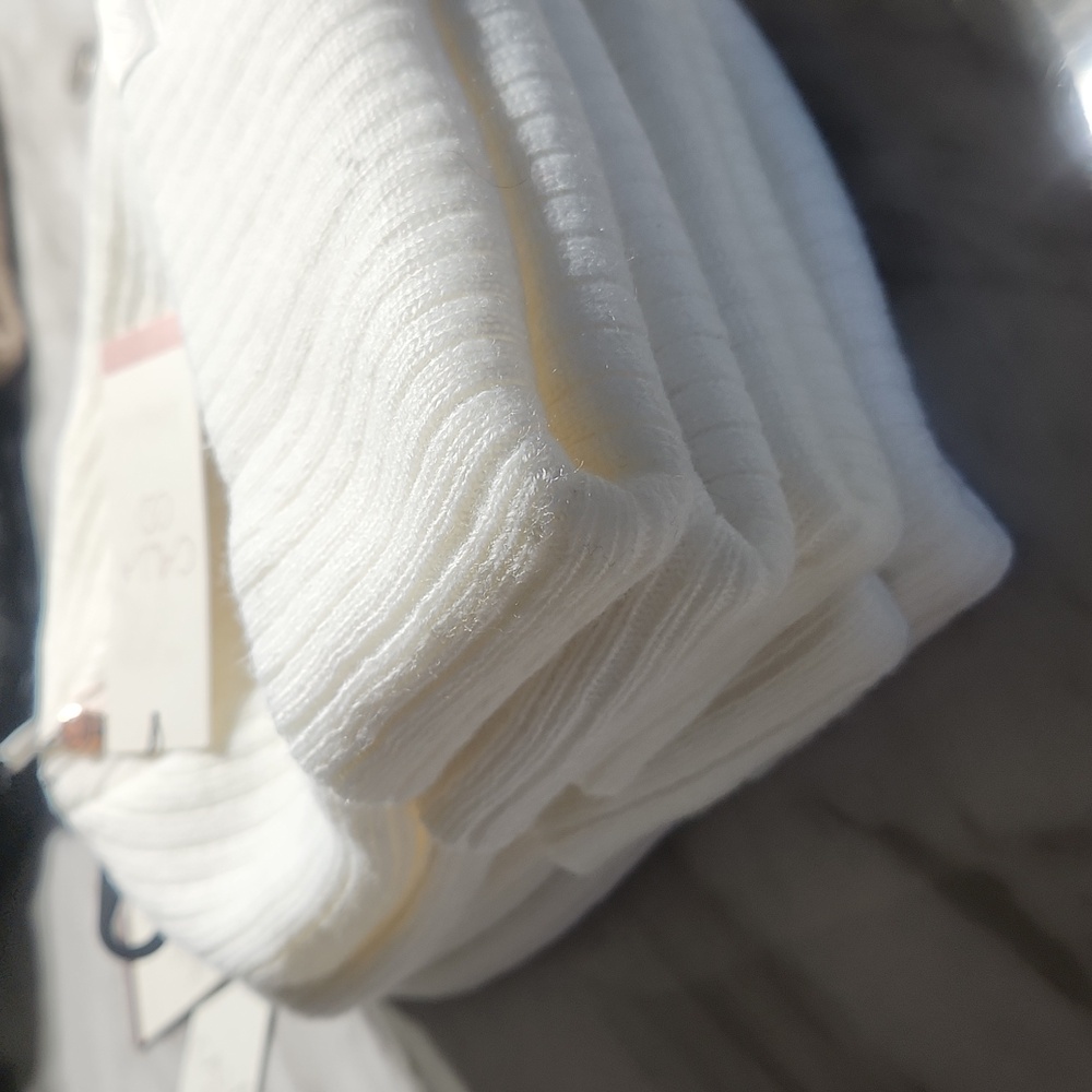 Calia Ribbed Beanie in cloud cream - Picture 3 of 5